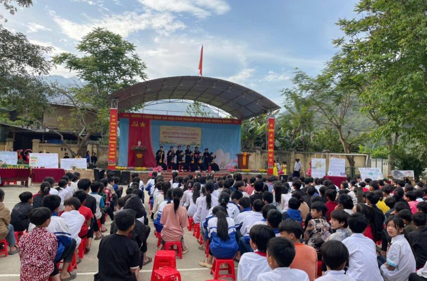  Hoạt động Ngoại khóa, chủ đề: STEM – NDGDĐP: “Non nước Cao Bằng của chúng em”